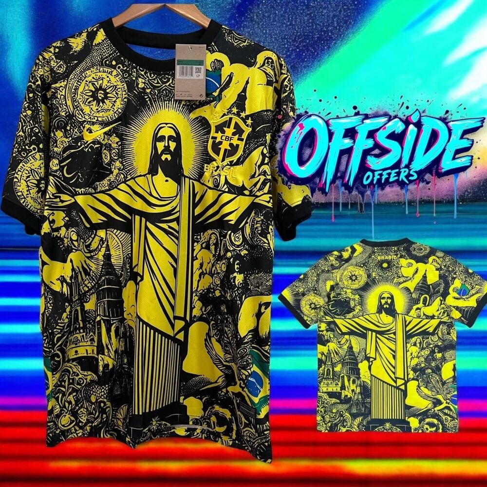 Nike Men's Yellow and Black T-shirt